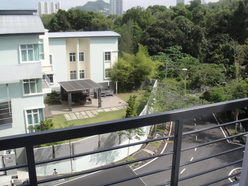 Shamrock Beach Villas Batu Ferringhi Penang Exterior photo