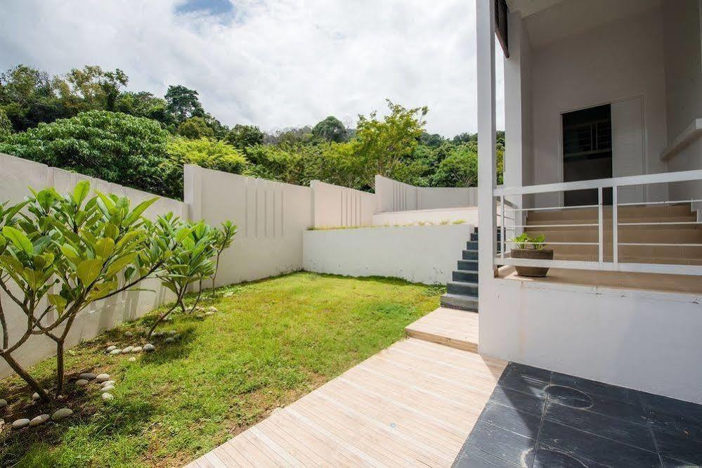 Shamrock Beach Villas Batu Ferringhi Penang Exterior photo